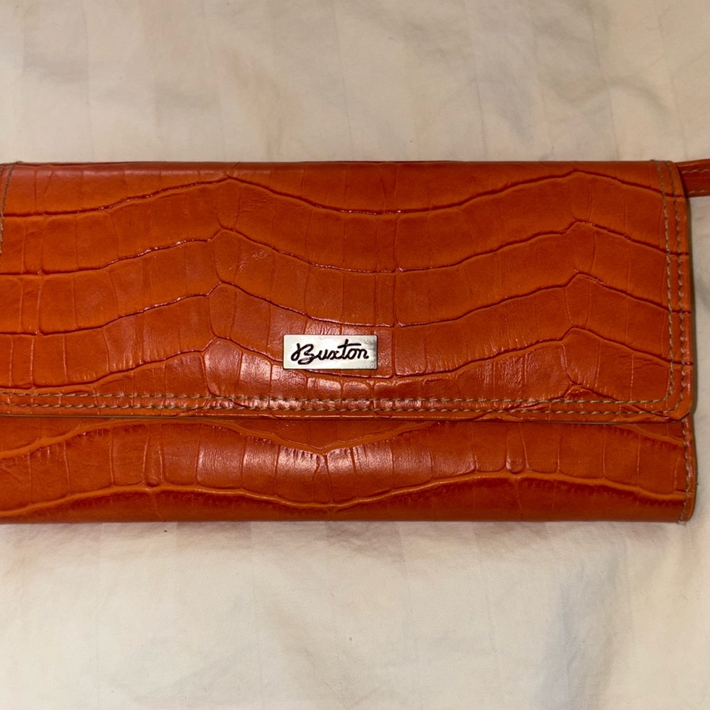 Buxton Wallet. Spectacular Orange Color. Good condition